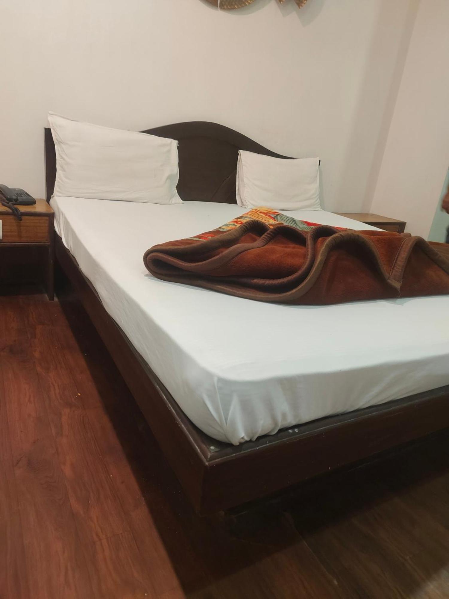 Hotel Perfect Spot- Main Bazar - Walking Metro Station Nova Deli Exterior foto